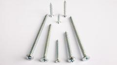 4,2*32 SEYREK DİŞ PVC VİDASI