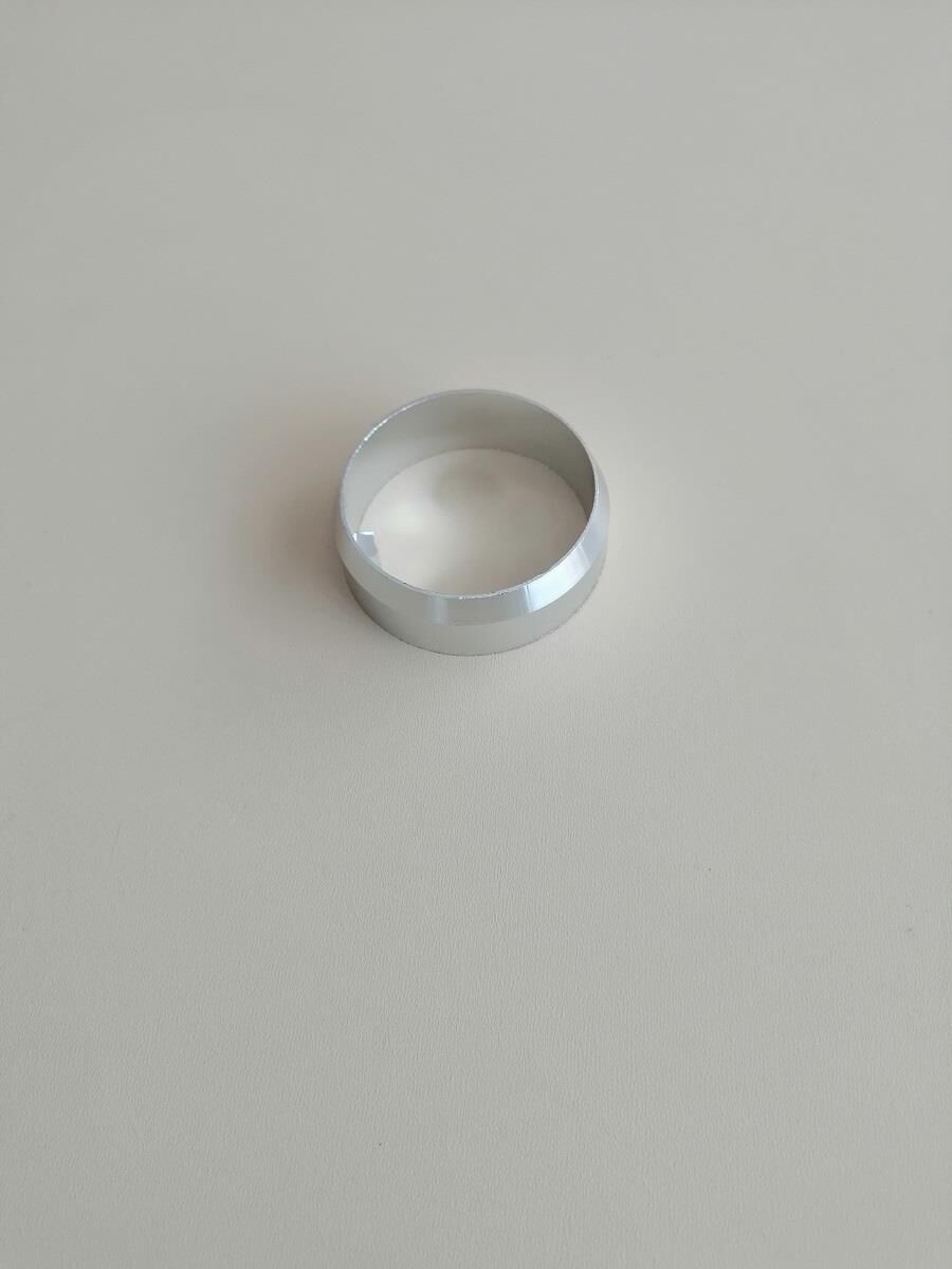 40 LIK TEK TIRNAKLI DİKME YER FLANŞI PARLAK