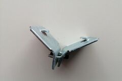 ALDOKS KÖŞE TAKOZU METAL ALYANLI