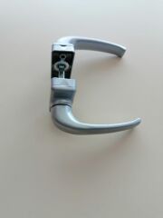 YAYLI EKSENEL SAVIO KAPI KOLU ELOKSAL VM-1020